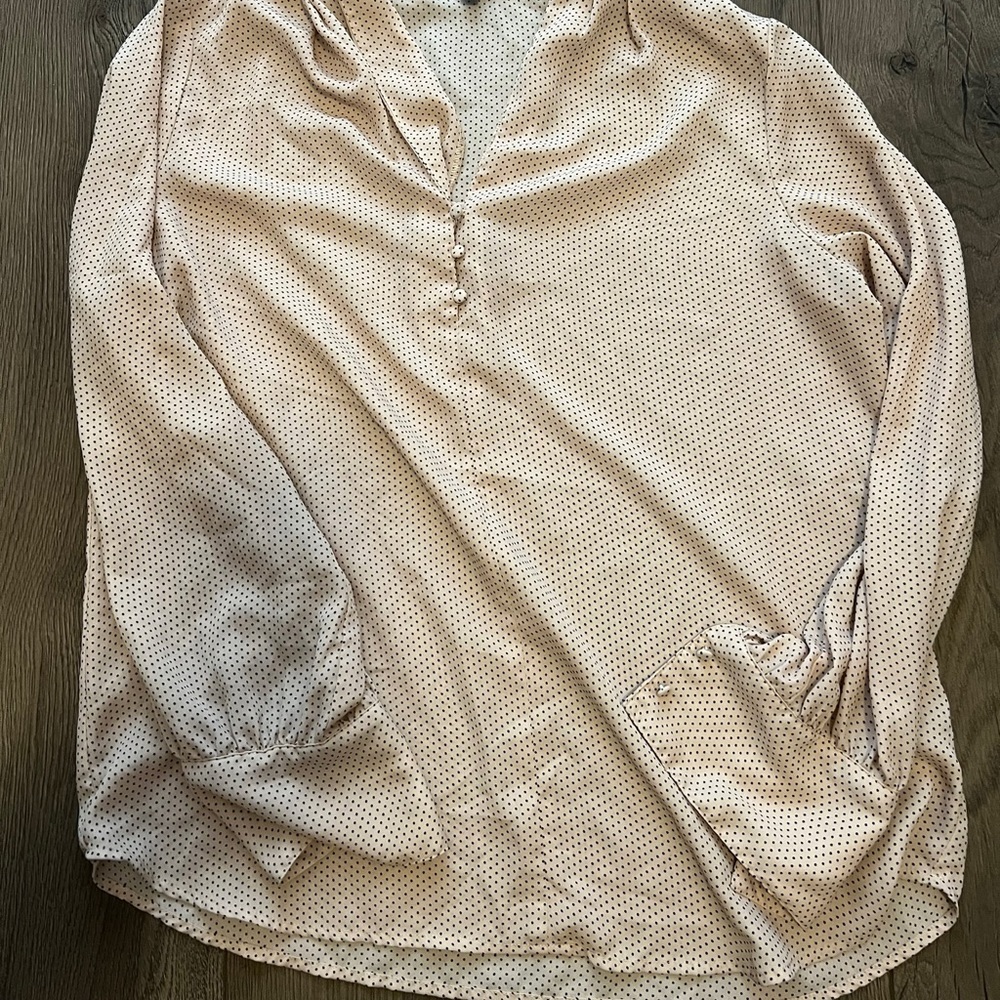 Beautiful dot blouse - Picture 2 of 3